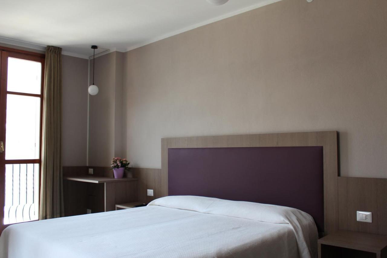 Hotel Ristorante Vapore 파게토 라리오 외부 사진