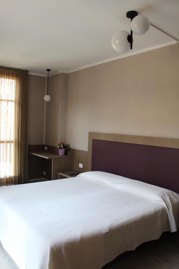 Hotel Ristorante Vapore 파게토 라리오 외부 사진